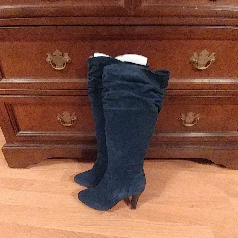 Hot in Hollywood suede boots